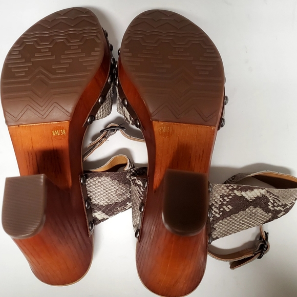 Lucky Brand Nessah Open Toe Sandal Shoes Chunky Heel Snakeskin Studs Leather 8M - Picture 12 of 16